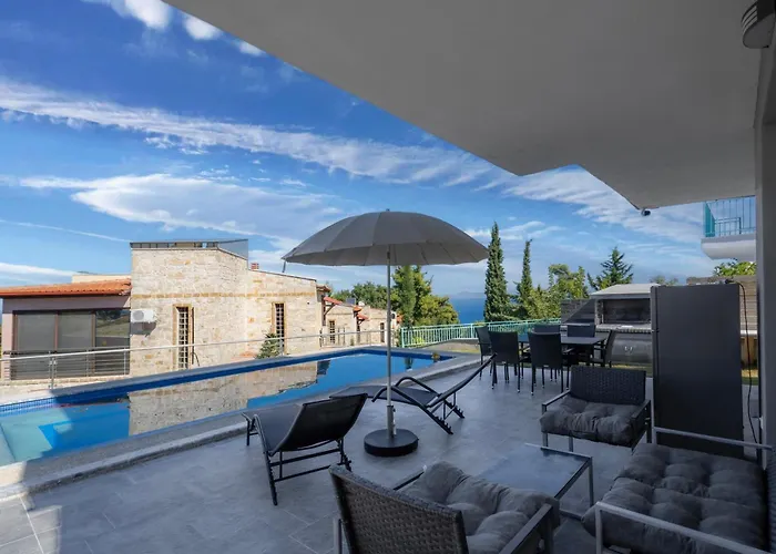 Sun & Splash By Golden Host *