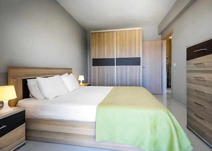 Sun & Splash By Golden Host