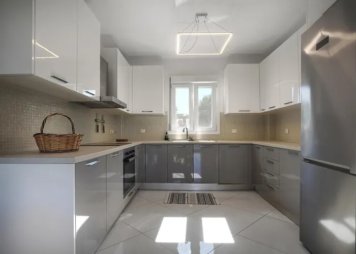 Sun & Splash By Golden Host *